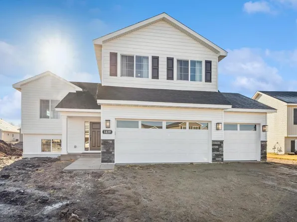 1315 Woods Rd NE, Isanti, MN 55040