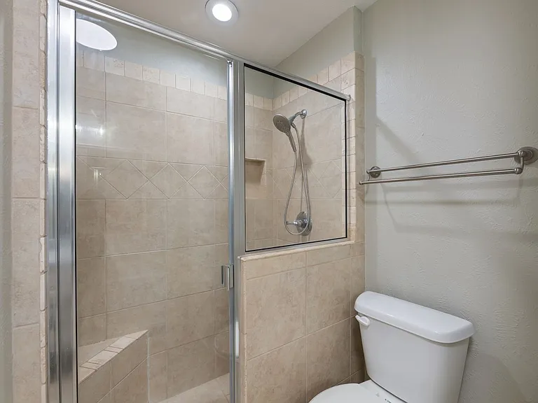 6540 Victoria Ave — Photo 10