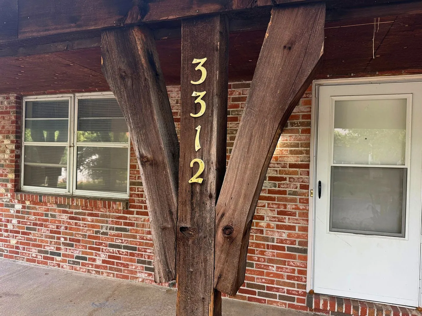 Southern Columbia Duplex (Two Car Garage) — Photo 2