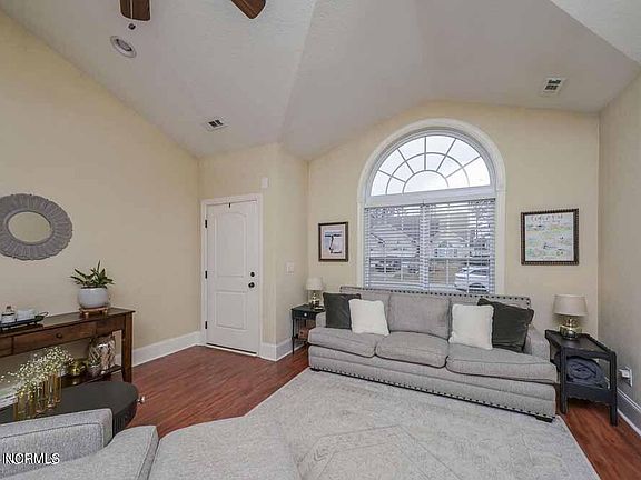 4th image of 1917 Leighton Dr #B