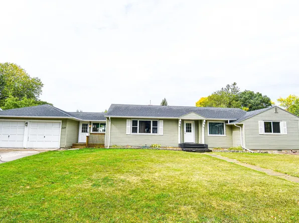 229 Maple Ave N, Thief River Falls, MN 56701