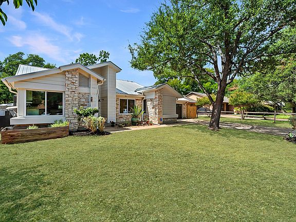 2nd image of 4001 Burr Oak Ln