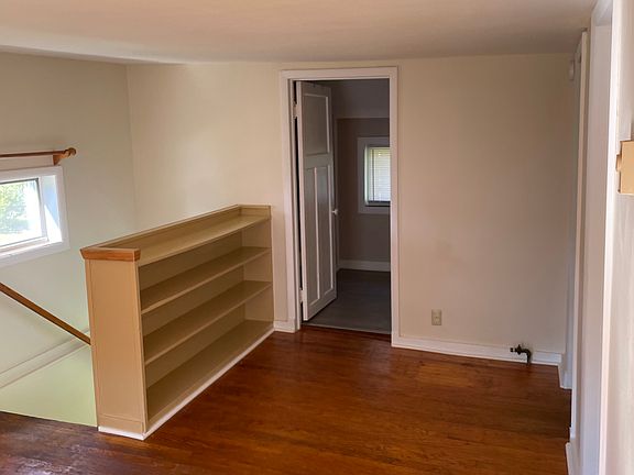 3rd image of 109 N Main St