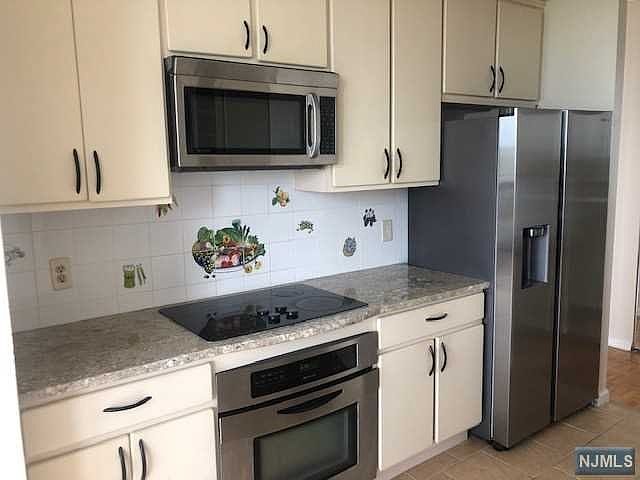 2nd image of 100 Carlyle Dr #15MN