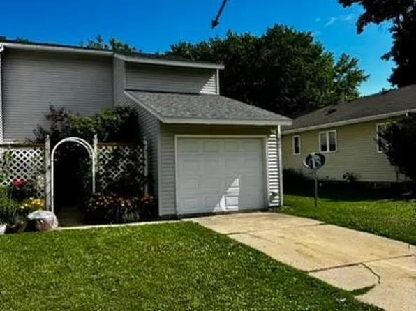1821 28th St NW, Rochester, MN 55901