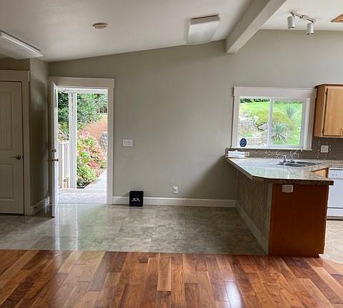 4th image of 16700 NE 128th St