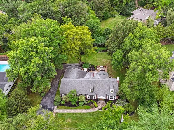 105 Graybridge Rd, Saint Louis, MO 63124