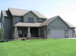 353 Mitchell Rd, Hudson, WI 54016