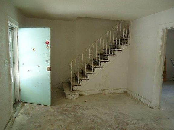 4th image of 5343 Garfield Ave