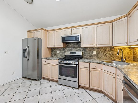 4th image of 19 Cliff St #2