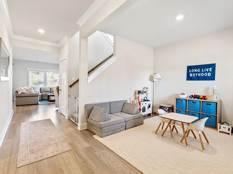 505 Silverado Ave — Photo 2