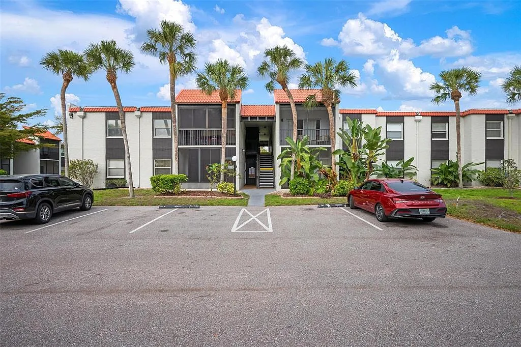 2 bed, 2.0 bath, 964 sqft, $1,500 — Photo 2