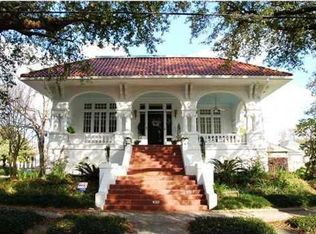 1699 Robert St, New Orleans, LA 70115