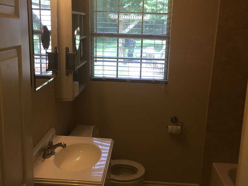 1st image of 303 Burnett Dr