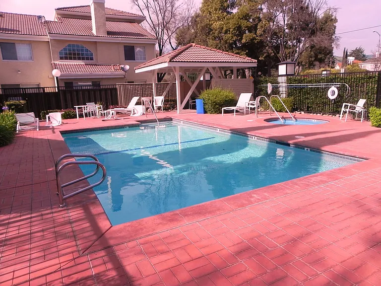 Poolside / Hot-tub / Picnic area