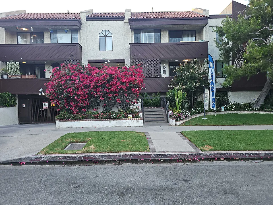 Magnolia Blvd