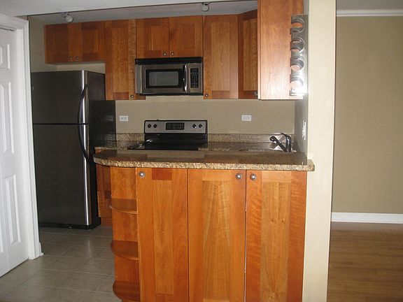 5th image of 10115 Old Orchard Ct Unit 201