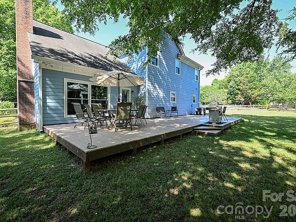 3rd image of 9101 Castlebay Dr