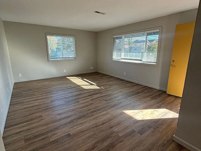 1404 Toole Ave — Photo 11