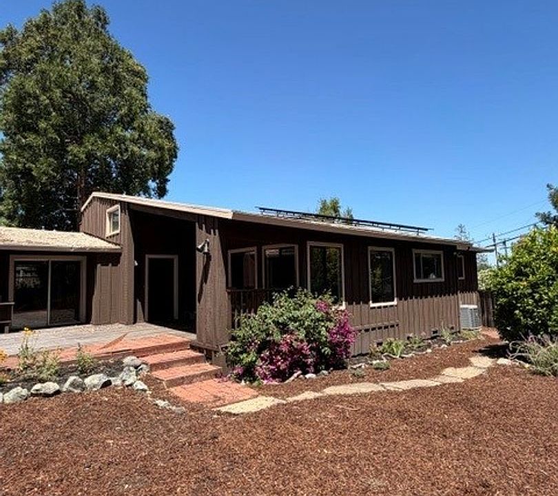 1st image of 775 Hillcrest Way