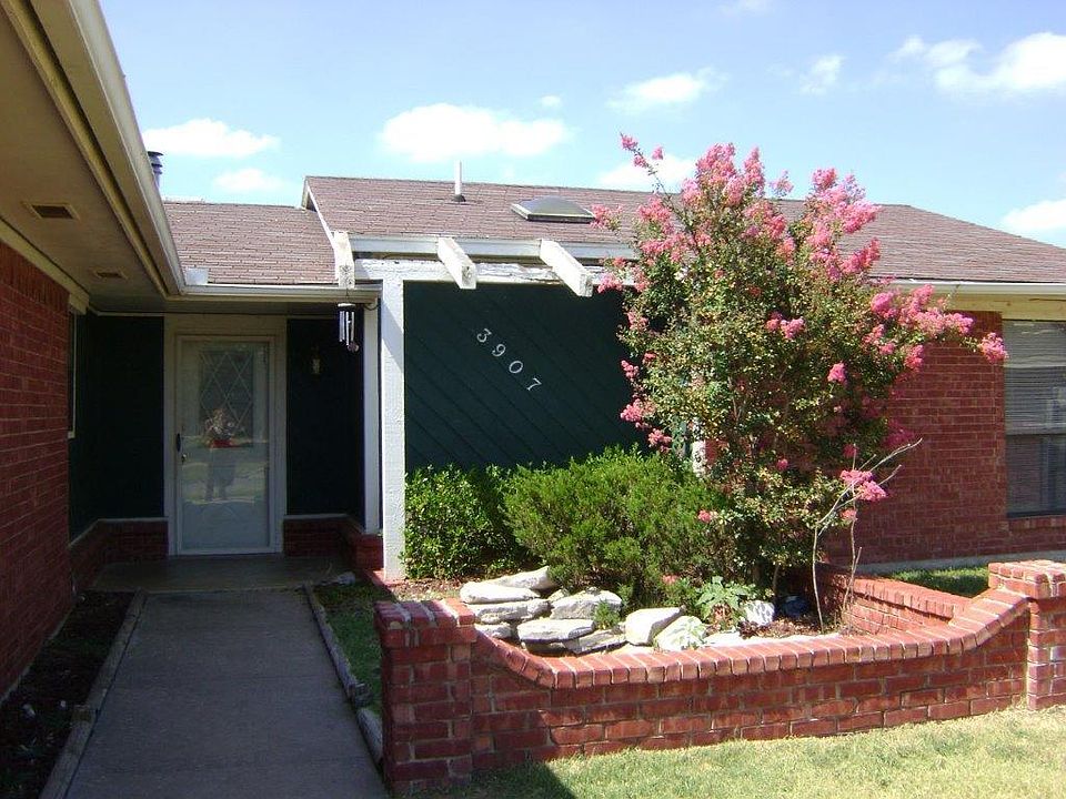 1st image of 3907 SW Parkridge Blvd