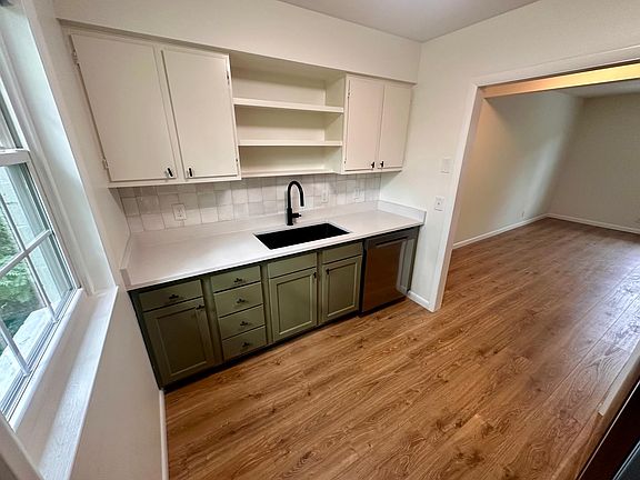 Remodeled kitchen and brand new appliances