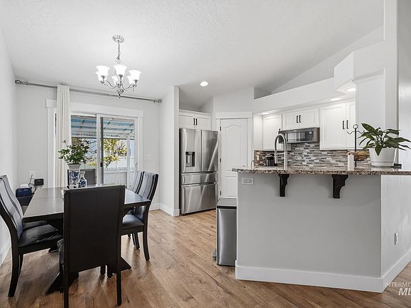 5th image of 10639 Empress St