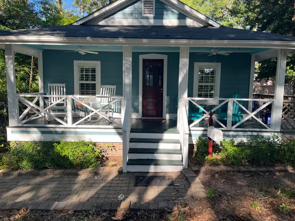 211 W Brown St, Southport, NC 28461