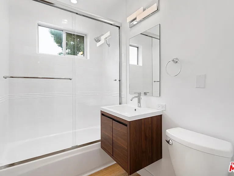 2002 4th St #203 — Photo 8