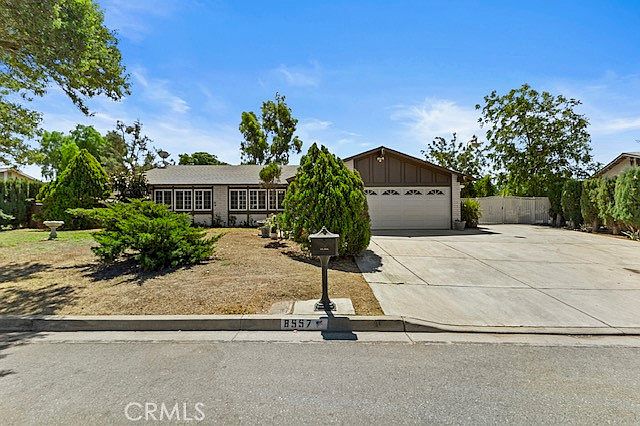 1st image of 8557 Saddle Creek Dr