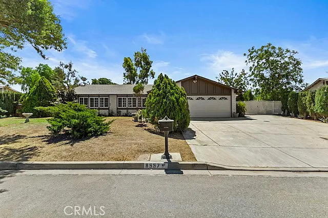 8557 Saddle Creek Dr