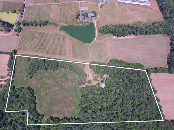 1152 Redbud Ln, Hamptonville, NC 27020