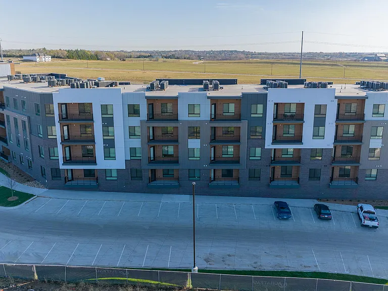 Chateau at Yankee Hill Apartments — Photo 13