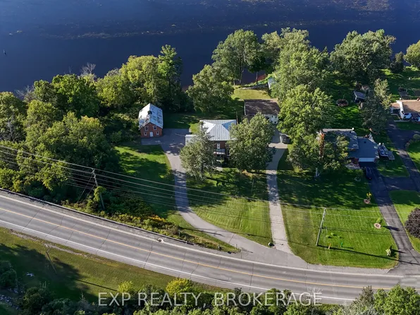 109 River Rd, Greater Napanee, ON K7R 3H3