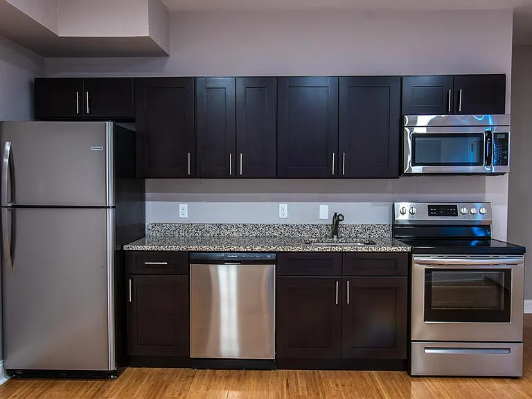 4111 Ludlow St #1R — Photo 2