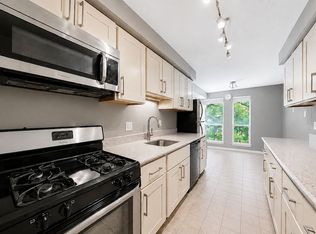 11252 Chestnut Grove Sq APT 248, Reston, VA 20190