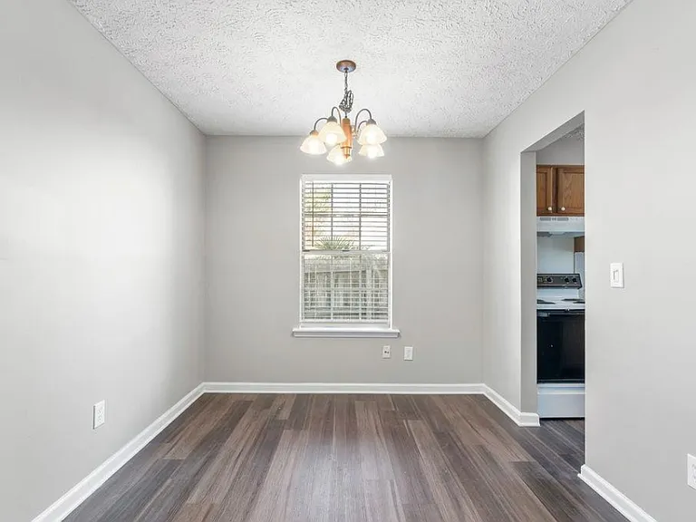 8228 Wynewood Ct — Photo 24