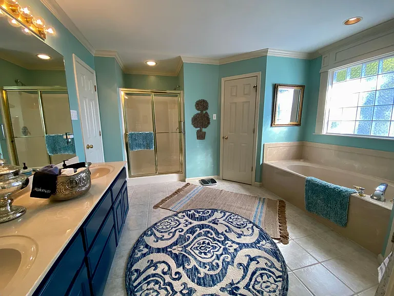 1918 Cherrybend Dr — Photo 16
