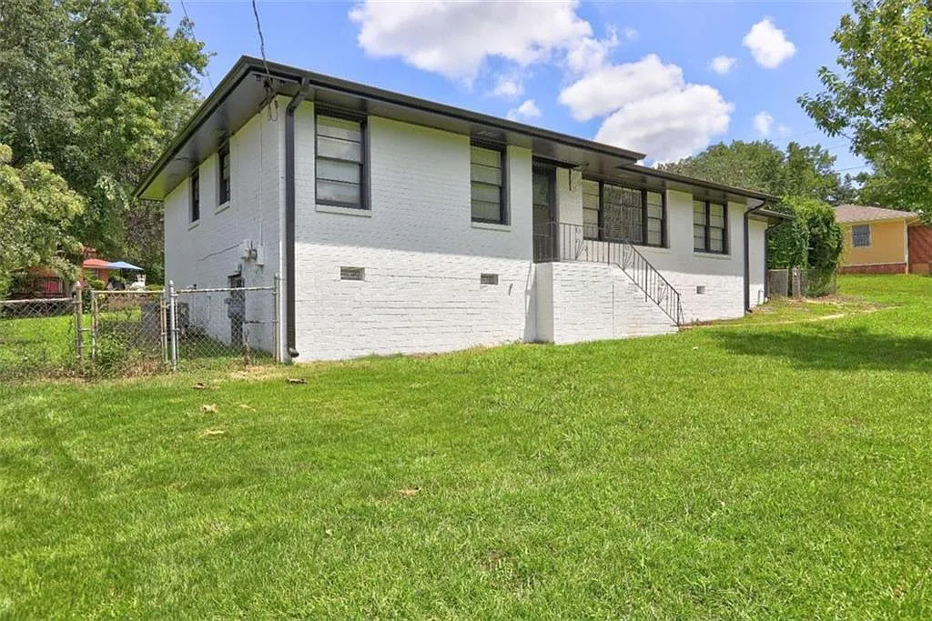3 bed, 2.0 bath, $2,000 — Photo 4