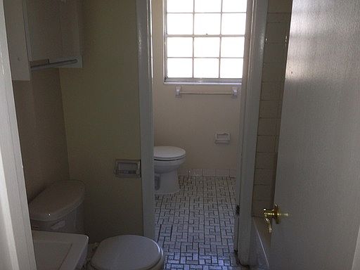 5th image of 7633 Avonwood Ct