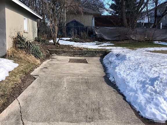 2nd image of 101 Burr Oak St NE