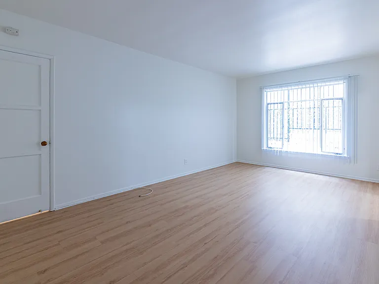 Gayley Manor Apartments — Photo 58