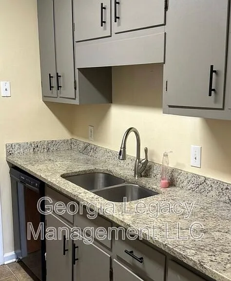 106-1 Oak Park Ct — Photo 3