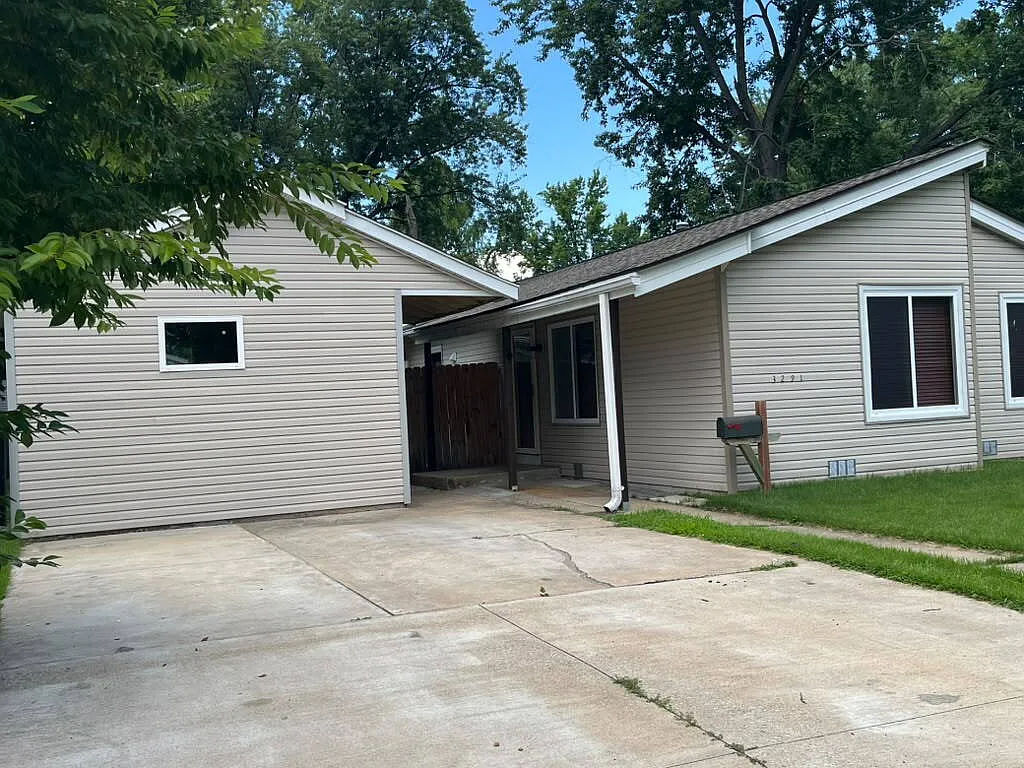 3 bed, 2.0 bath, 1478 sqft, $1,900 — Photo 2