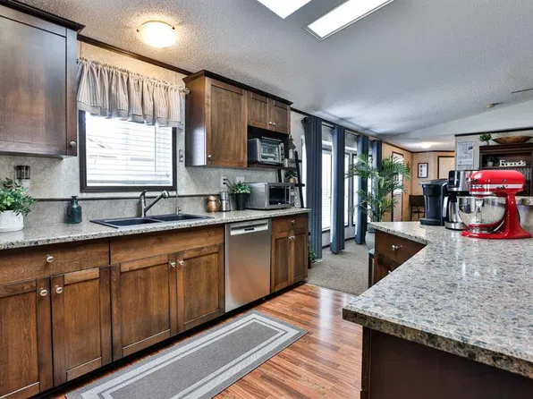 311 S Elmore St, Carmangay, AB T0L 0N0