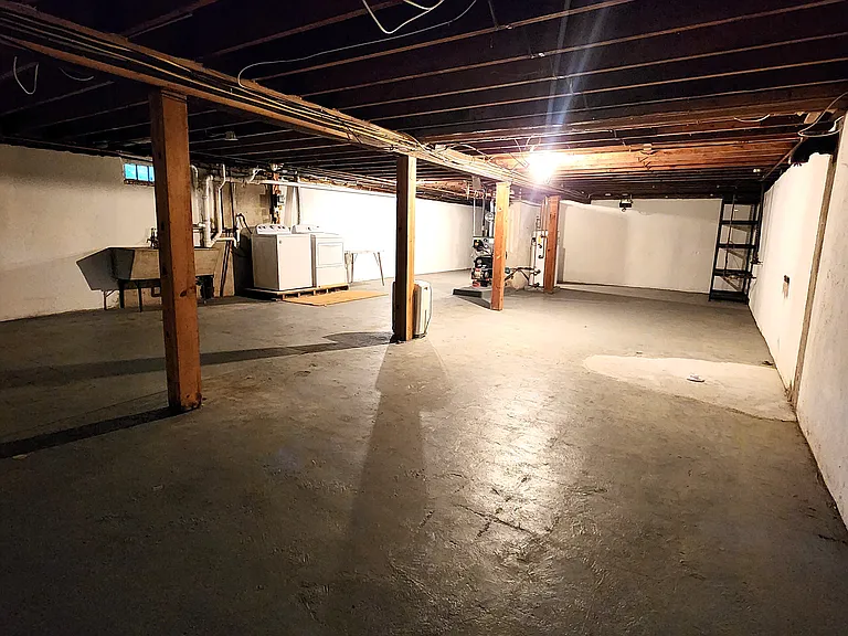 full basement / laundry