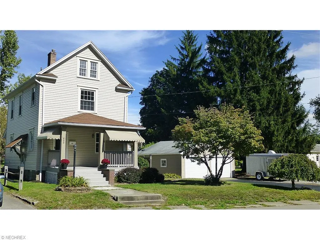 600 W Main St photo 1