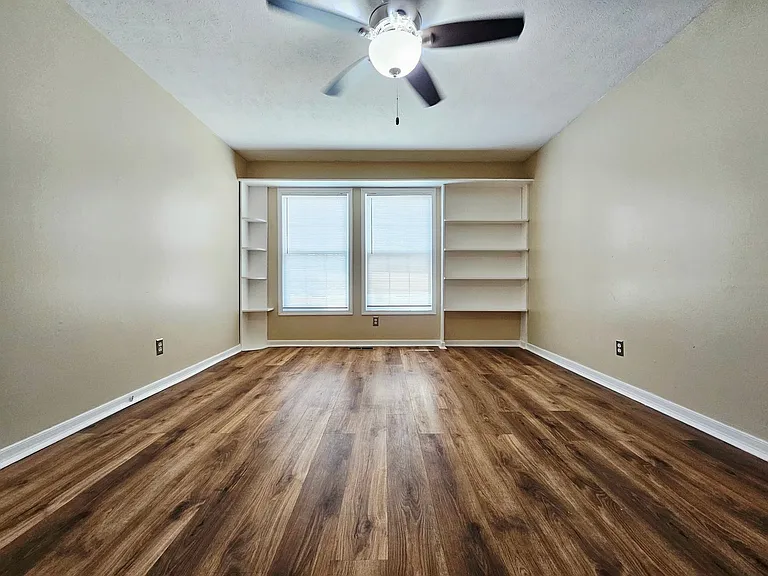 7526 Bridgeman Dr — Photo 14