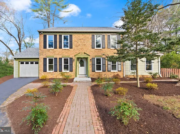 10808 Hunt Club Rd, Reston, VA 20190