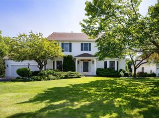 16 Chesterbrook Ln, Pittsford, NY 14534